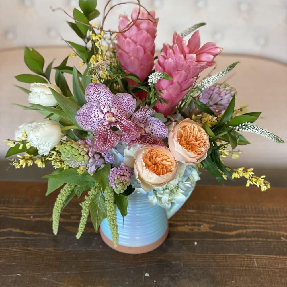 Tustin Florist Flower Delivery by Saddleback Flower Shop