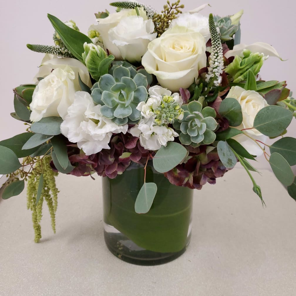 Santa Clarita Florist Flower Delivery by Celebrate Flowers and Invitations
