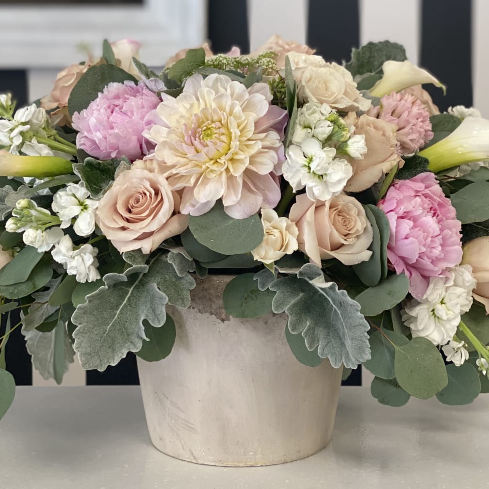 Santa Clarita Florist Flower Delivery by Celebrate Flowers and Invitations