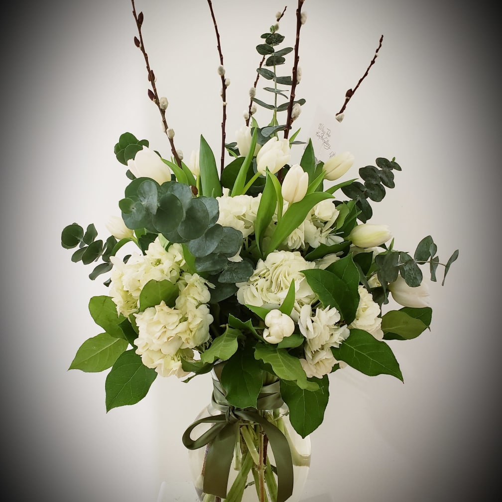 Newton Florist Flower Delivery by Centre Pieces Design