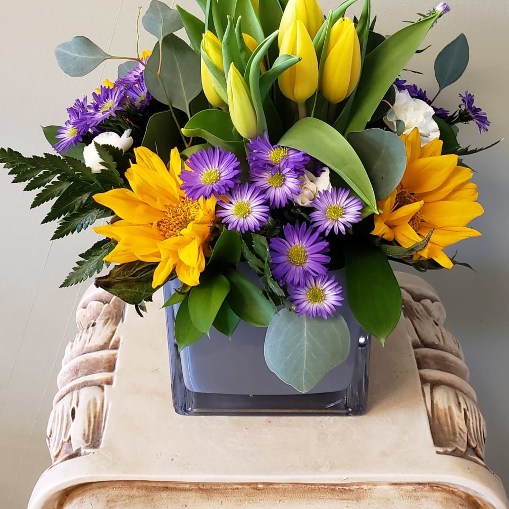 Newton Florist Flower Delivery by Centre Pieces Design