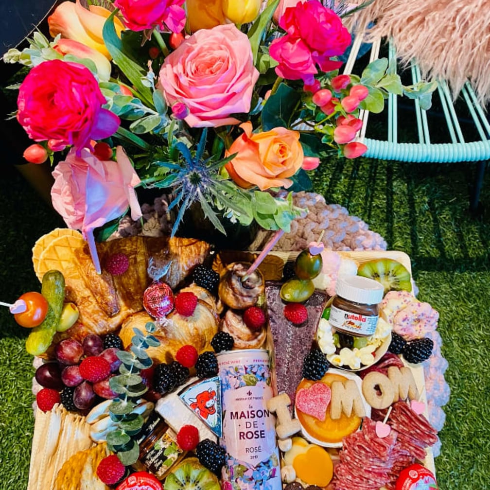 Las Vegas Florist Flower Delivery by Miss Daisy