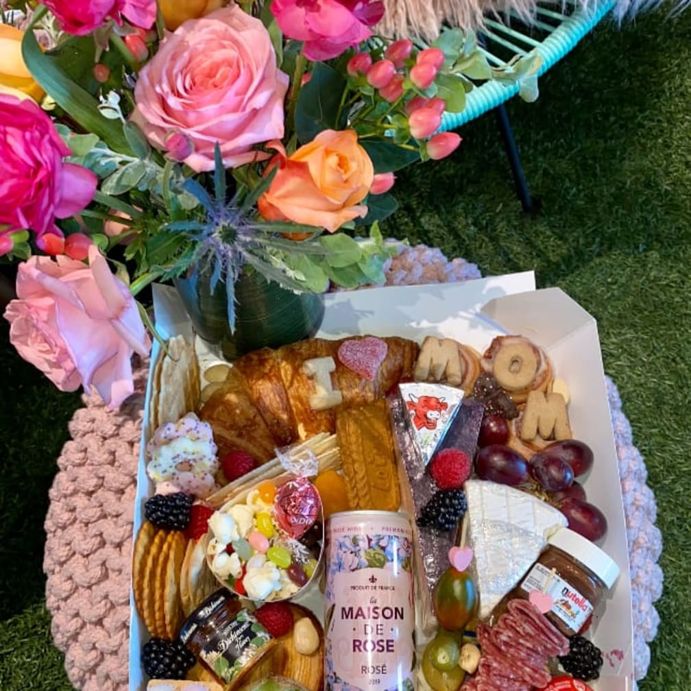 Las Vegas Florist Flower Delivery by Miss Daisy