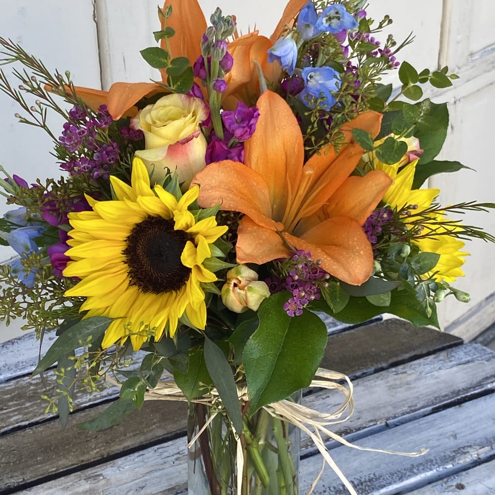 Murray Florist Flower Delivery by The Vintage Violet