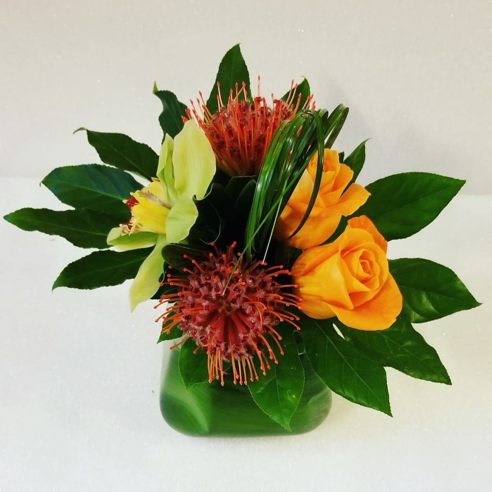 Bolingbrook Florist Flower Delivery by Dahlias de Cambray Florist