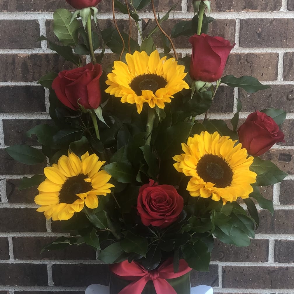 Bolingbrook Florist Flower Delivery by Dahlias de Cambray Florist