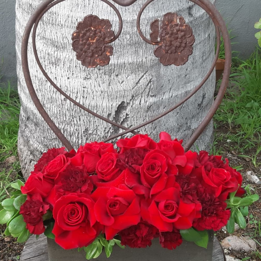 Los Angeles Florist Flower Delivery by A Bed of Roses LA