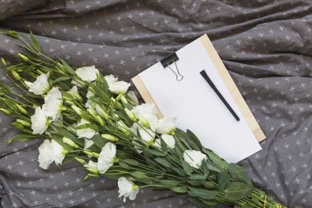 What to Write on Funeral Flowers