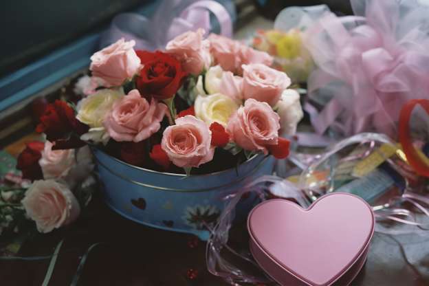 Flowers for Anniversary: Ideas for Every Milestone