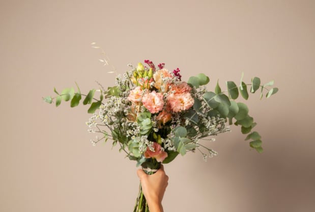 How to Achieve Perfect Balance in Flower Arranging