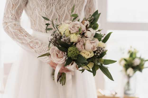 How Can I Make My Own Wedding Flowers?