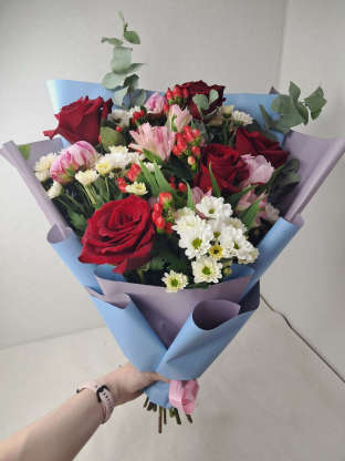 How to Keep Flowers Fresh in a Vase: Useful Tips