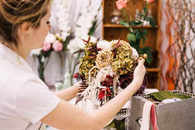 How to Preserve Wedding Flowers for Lasting Beauty