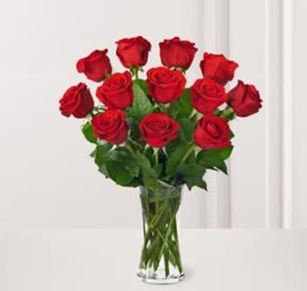 How to arrange a dozen roses by FTD