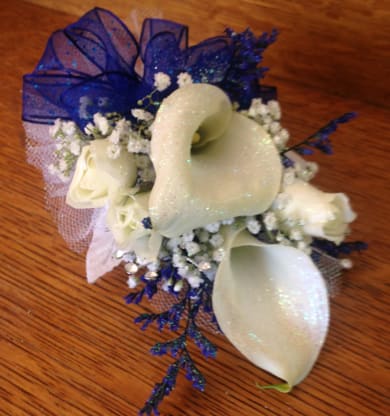 CORSAGES AND BOUTONNIERES FOR PROM