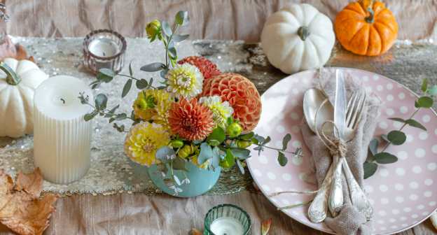 25 Thanksgiving Centerpieces to Elevate Your Table