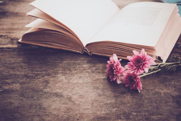6 Ways Fresh Flowers Can Improve the Life of a Colle