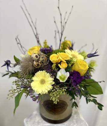 Bring your Easter table to life with a fresh floral
