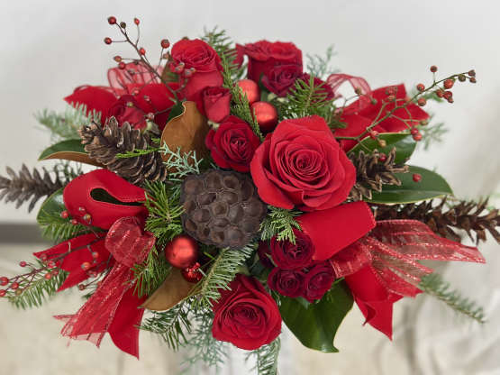​The Magic of Flowers: Hosting a Festive Soiree?