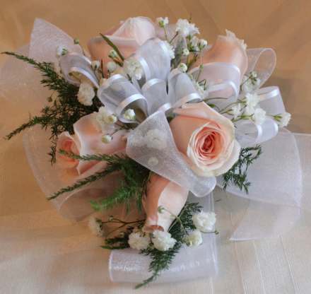 ​Step into the Prom world of elegance and style