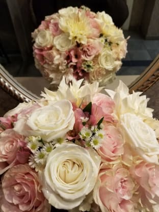 WEDDING FLOWERS: ​REAL OR FAKE? Quite a dilemma...
