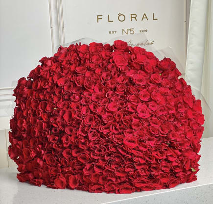 300 Rose Bouquet Delivery In Los Angeles