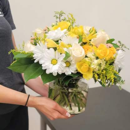 Bring this sunny bouquet to your Easter 2025 table