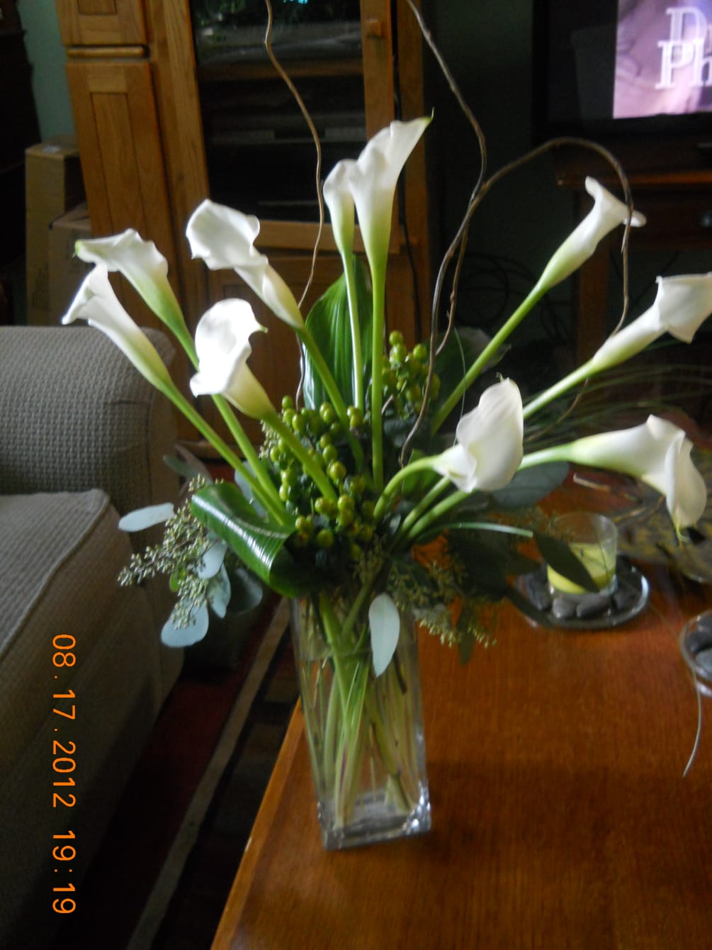 any color mini calla lilys arranged