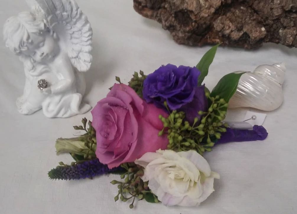 Lisianthus, roses, veronica with seeded eucalyptus.  