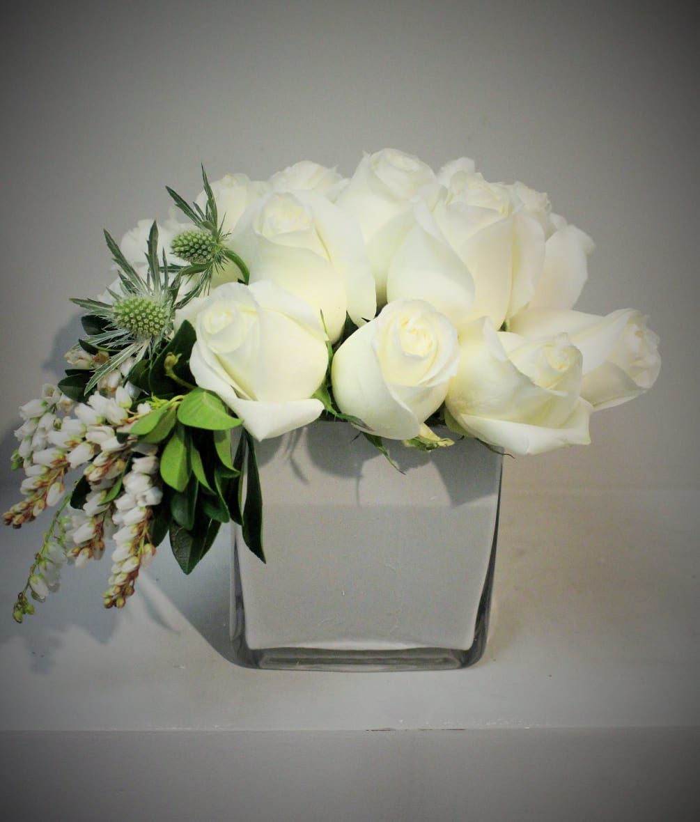 White Tibet Roses, Green Thistle, Touch of Greenery, White Glass Cube
Vase: 5