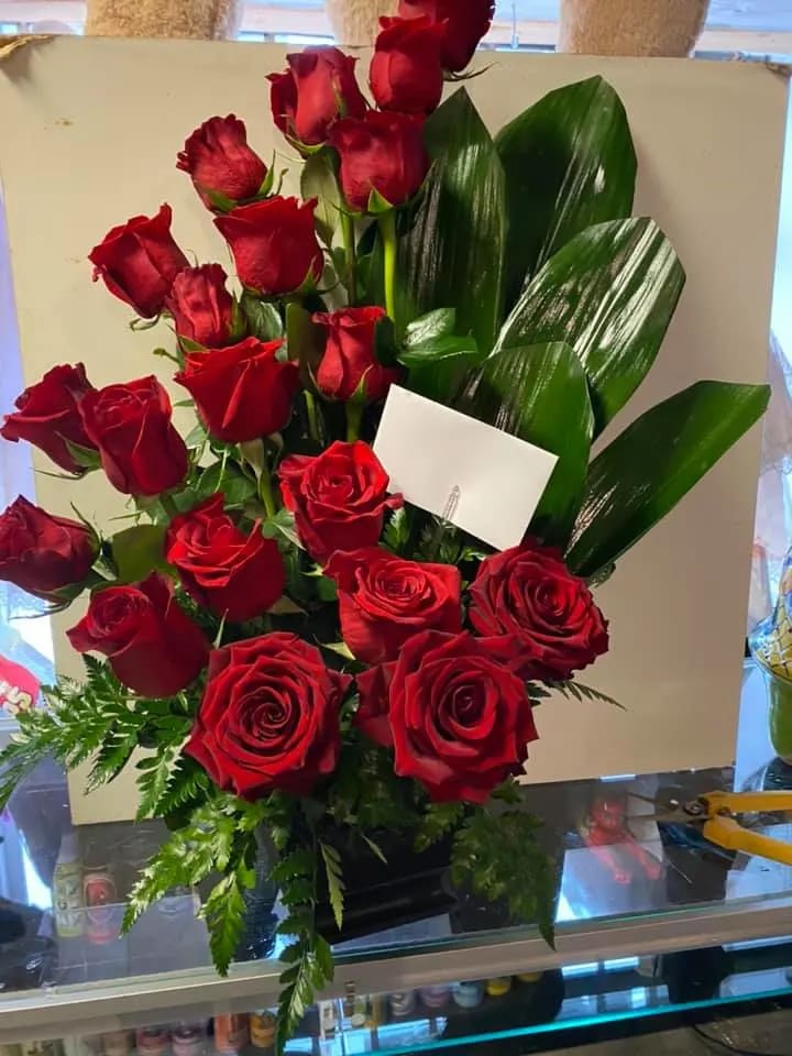 this arrangement consist of 20 Red Roses   