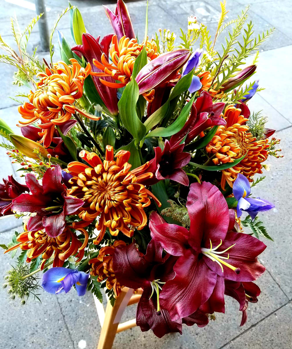This arrangement comes with a tall vase.

Made with seasonal fresh flower.This picture
