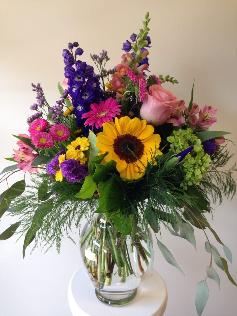 This beautiful vase arrangement filled with a colorful assortment
blossoms will make anyone