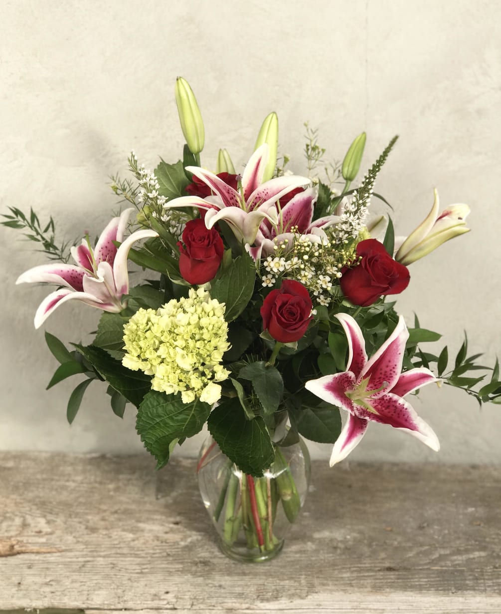 Dazzle your sweetheart with this beautiful arrangement of red roses, stargazer lilies