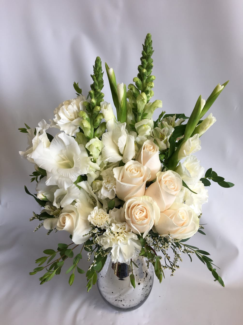 Day or night, this arrangement is guaranteed to shine the room with
