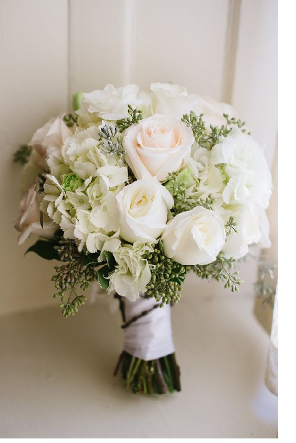 Traditional wedding flowers never go out of style