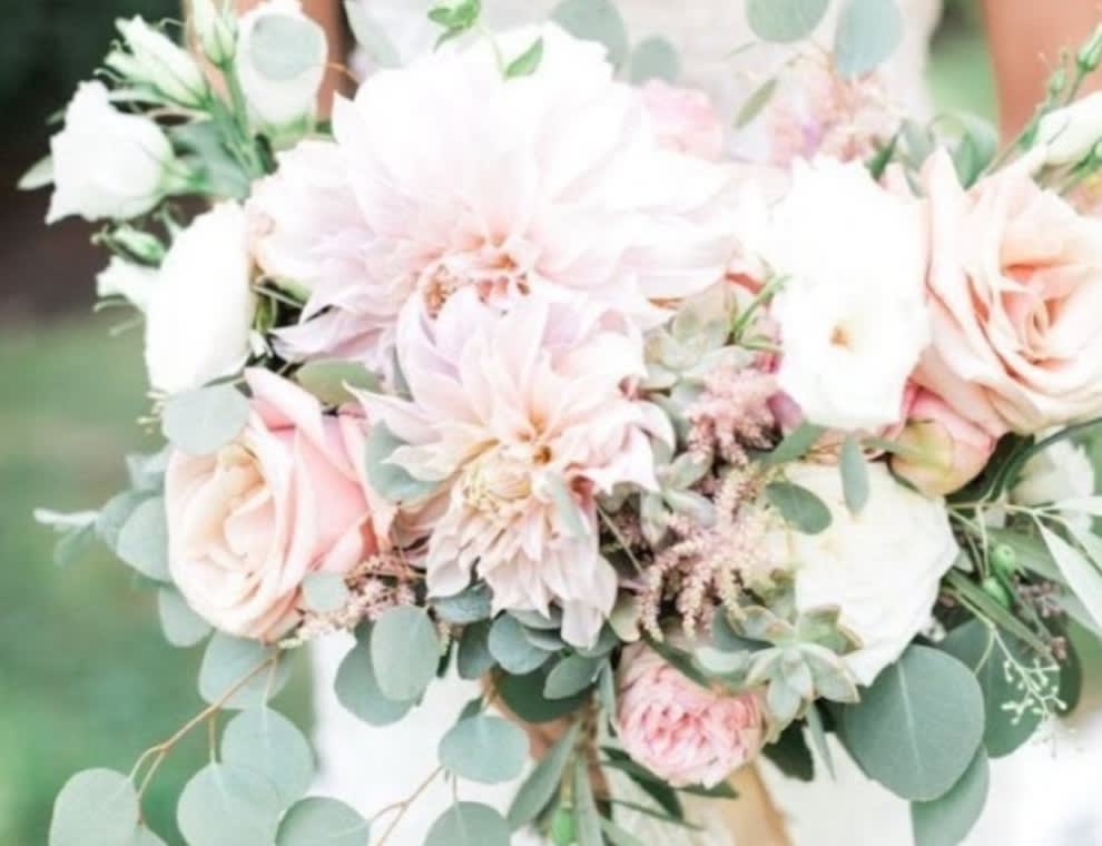 Mix of Blush pink. Whites and foliage for a grand display.

(Subtitle may