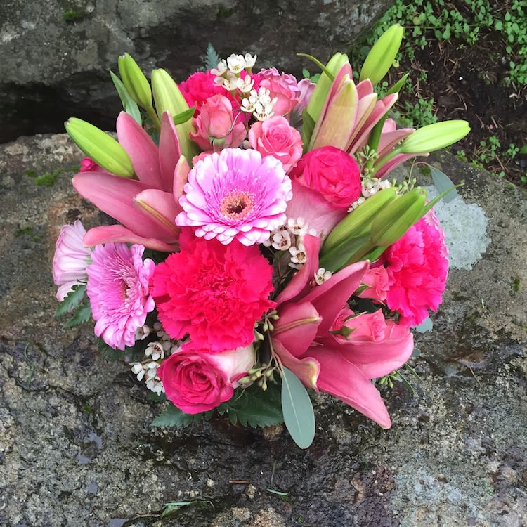 Lovely variety shades of pink sure to brighten someone&#039;s day. 
0039