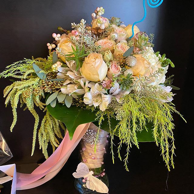MORE DESIGNS online at : 6starfloristcorina.com . Feel free to check our