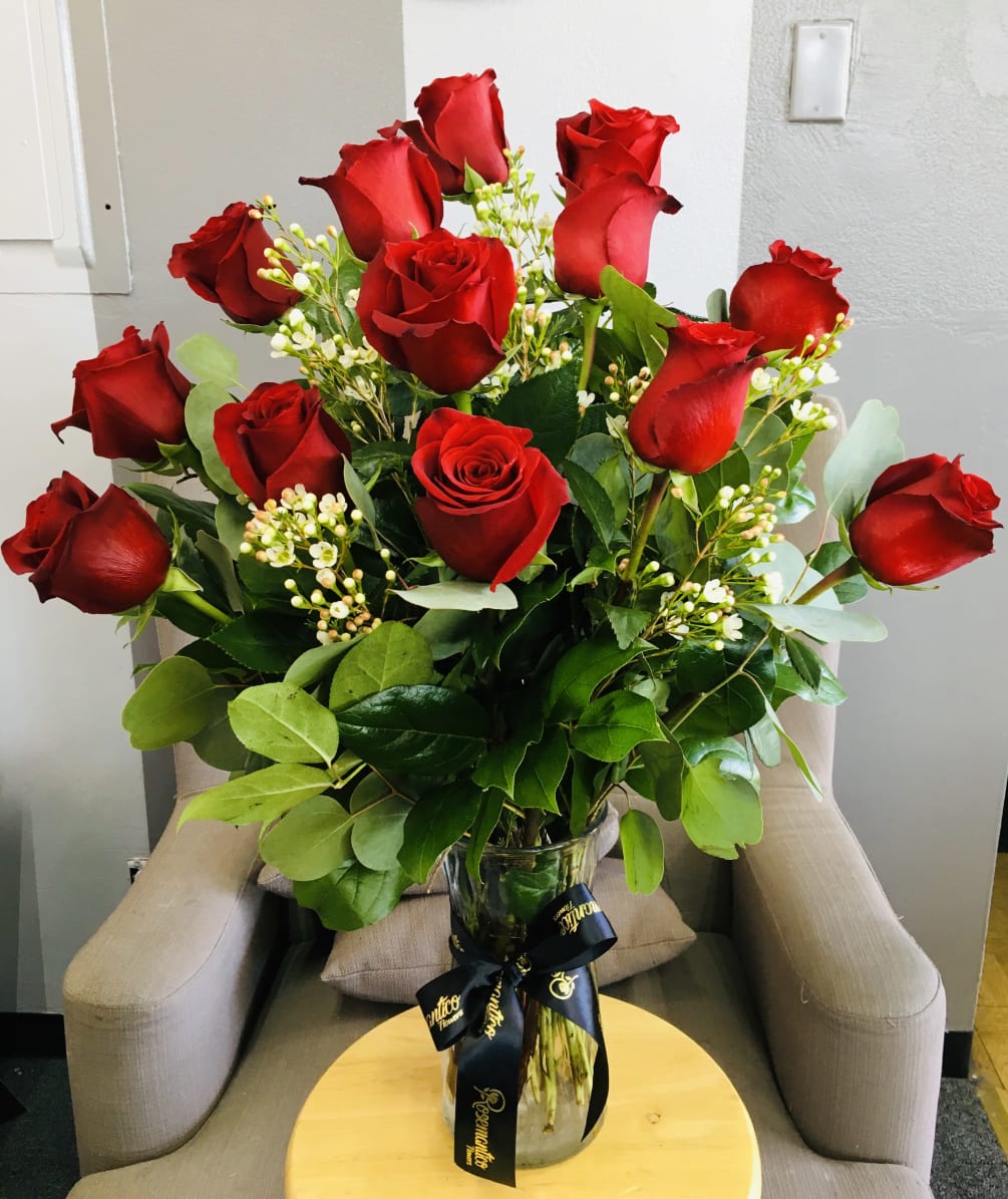 Beautiful 1 doz long stem red Roses in a glass vase 