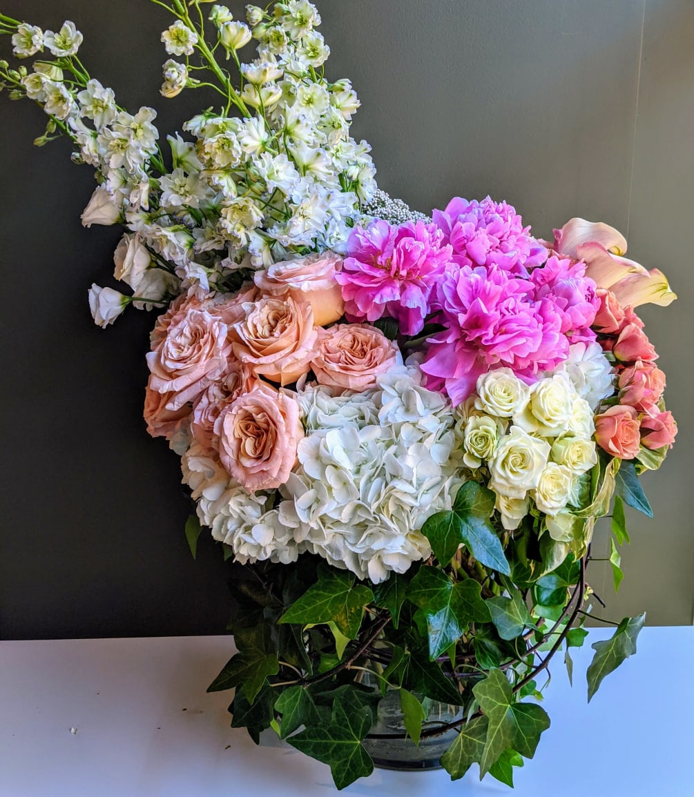 This Oversized arrangement features all the summer favorites in whites and peachy