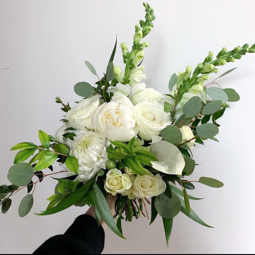 A classic, modern white and green mixed bouquet. 