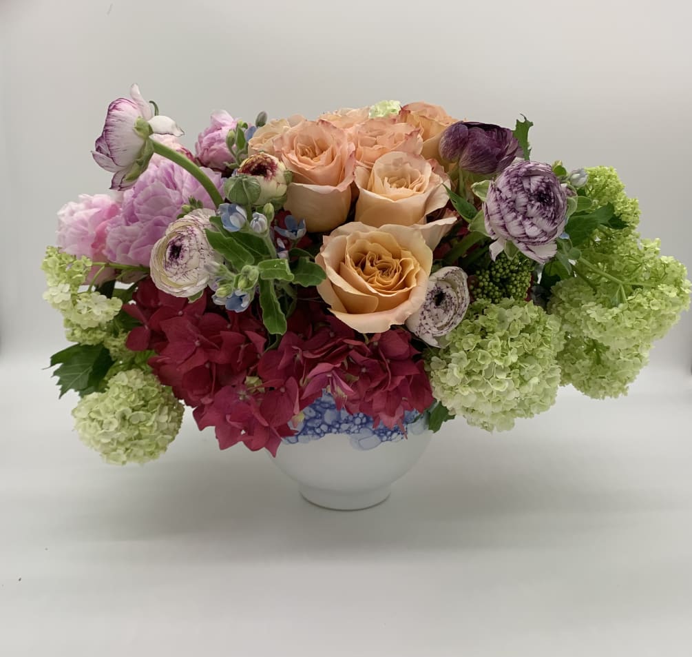 The most exquisite flowers, roses, peonies, ranunculus, hydrangea 
Lets Make someone happy