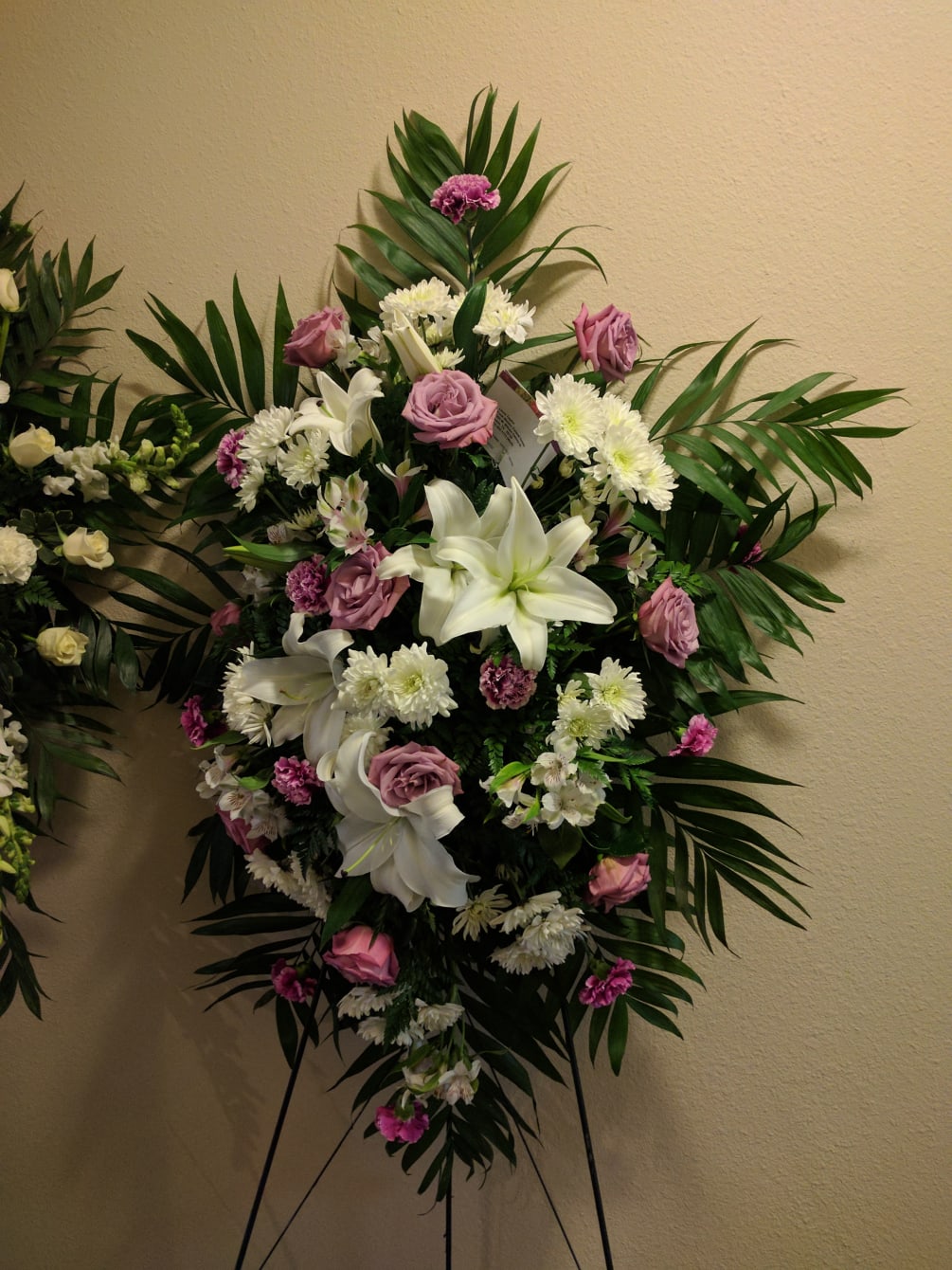 Purple and white spray, with roses and white lilies and white daisies