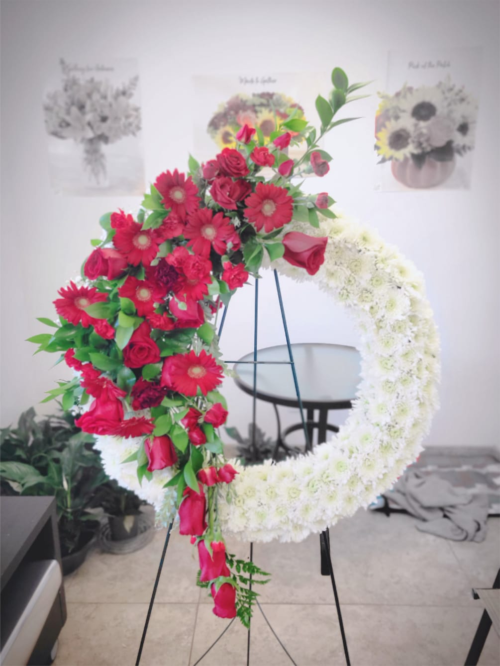 Garland made of white coushiun, roses, gerberas and red carnations