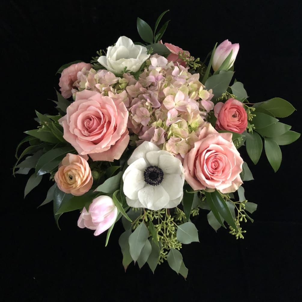 We promise you a beautiful mixed bouquet of the prettiest flowers in
