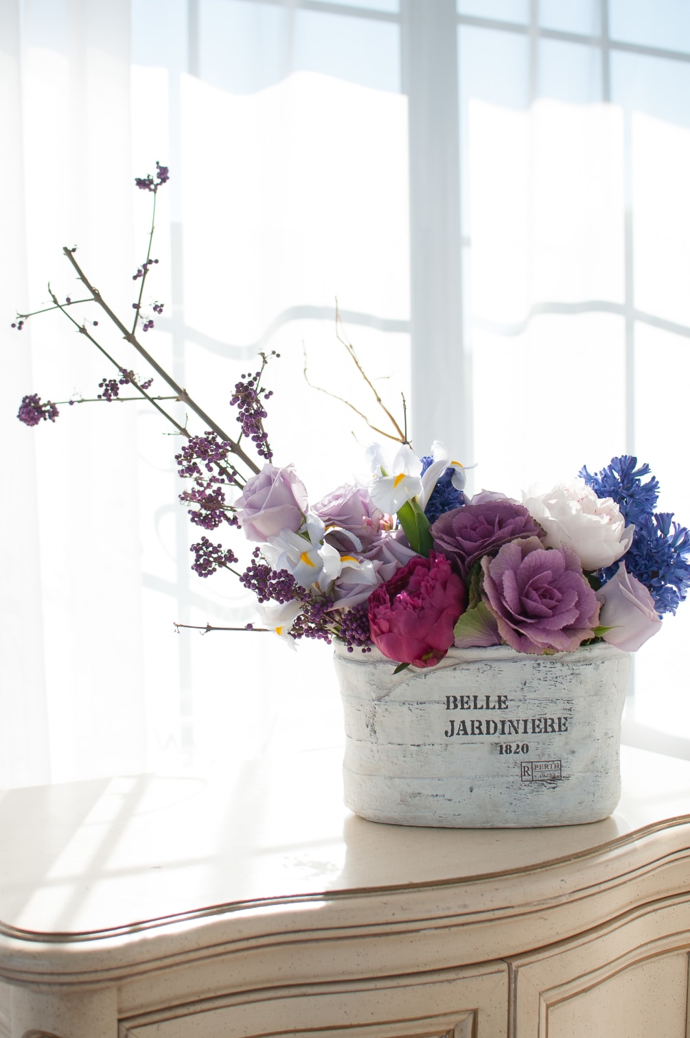 Our gorgeous ceramic containers pair perfectly with purple flowers such as kale