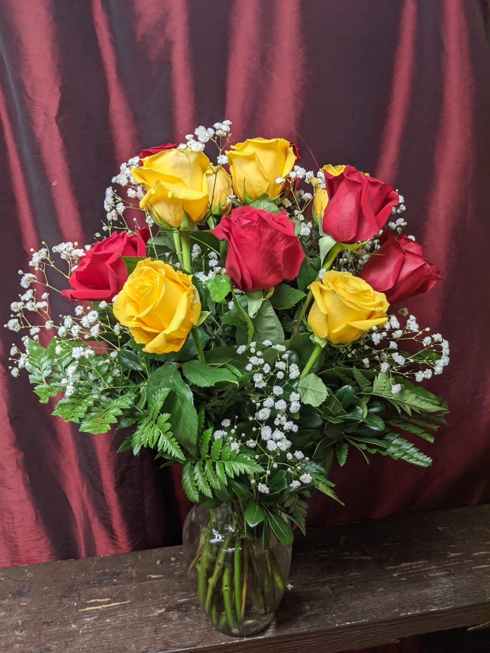 This bright and bold bouquet of long-stem roses radiates happy energy. The
