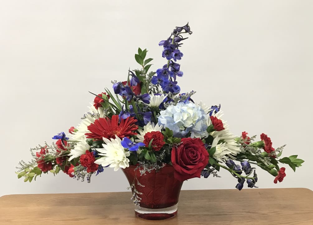 A stunning centerpiece in shades of red, white, and blue.