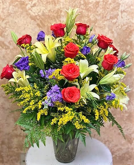 This beautiful arrangement is surley to impress with its splendor of apperance